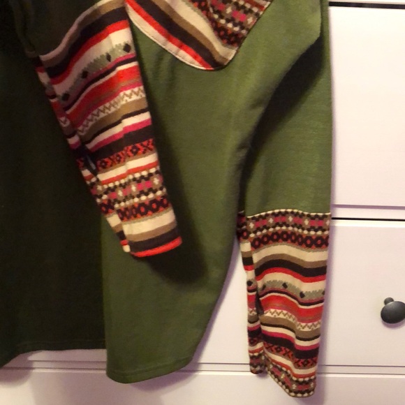 Long sleeve tribal shirt - Picture 2 of 3